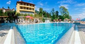 Bazén v ubytování Hotel Residence Zust nebo v jeho okolí