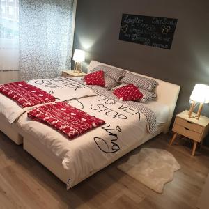 Posteľ alebo postele v izbe v ubytovaní Apartman Jež - free parking, self check in