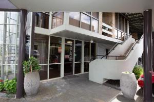 a building with a staircase and a building with windows at Morwell Motel in Morwell