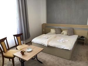 Postel nebo postele na pokoji v ubytování Hotel Piast