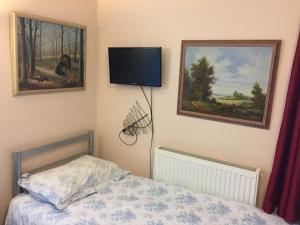 Кровать или кровати в номере Central Greenwich guest rooms