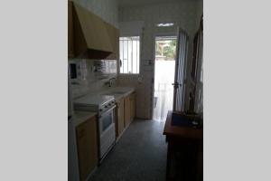 A kitchen or kitchenette at Casa a pie de playa en Las Marinas