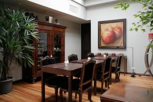 a dining room with a table and a painting of apples at Legado Mitico Buenos Aires in Buenos Aires
