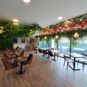 Restaurace v ubytování CS Premier Hotel
