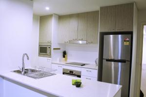 Kuchyň nebo kuchyňský kout v ubytování Tranquil, Relaxing Forrest Style Apartment - Braddon CBD