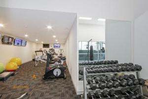 Fitness centrum a/nebo fitness zařízení v ubytování Tranquil, Relaxing Forrest Style Apartment - Braddon CBD