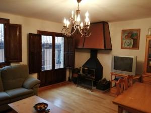 A television and/or entertainment centre at CASA CENTRO ALBARRACIN