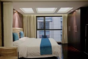 Tempat tidur dalam kamar di Ring Service Apartment 798 Art Zone