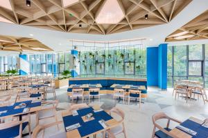 En restaurang eller annat matställe på BlueSotel SMART Krabi Aonang Beach - Adults only - SHA Extra Plus