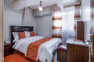 Un pat sau paturi într-o cameră la Javilla Eagles Safari Guest house