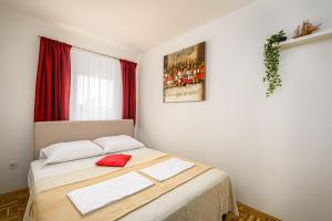 Postel nebo postele na pokoji v ubytování Music House Novalja