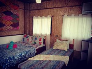 Postel nebo postele na pokoji v ubytování Purple Homestay Hillside