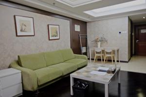 Area tempat duduk di Ring Service Apartment 798 Art Zone