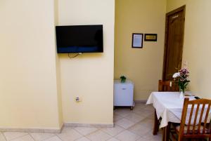 TV a/nebo společenská místnost v ubytování Hotel 4 Stinet