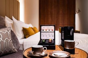 Keio Prelia Hotel Sapporo的咖啡和沏茶工具