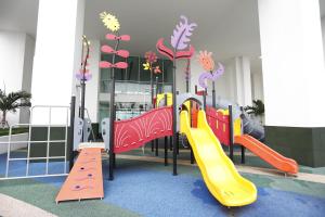 Herní místnost nebo prostor pro děti v ubytování Pinnacle Tower Homestay by Home Cube