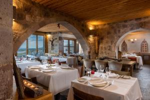 A restaurant or other place to eat at Argos in Cappadocia