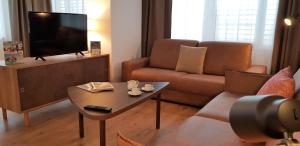 A television and/or entertainment centre at Pierre & Vacances Apartamentos Edificio Eurobuilding 2