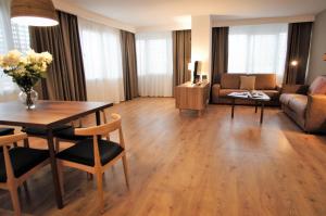 A seating area at Pierre & Vacances Apartamentos Edificio Eurobuilding 2