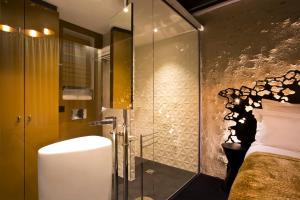Et badeværelse på Empreinte Hotel & Spa