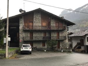 a white car parked in front of a building at L'Atelier du Temps - La Petite maison de Pepa in La Salle