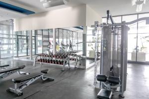 Fitness centrum a/nebo fitness zařízení v ubytování Rex Ollie @ The Elements Ampang