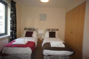Ένα ή περισσότερα κρεβάτια σε δωμάτιο στο Tudsbery House Near Edinburgh Royal Infirmary - Elforma - Tudsbery House