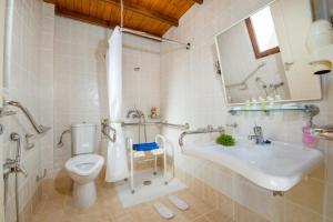 Ένα μπάνιο στο ERIA RESORT for people with special abilities
