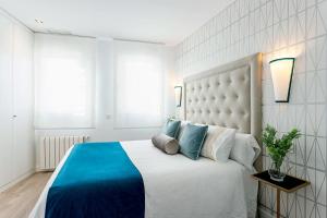 Postel nebo postele na pokoji v ubytování Genteel Home Mateos Gago + 28 fotografií