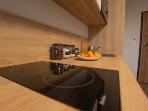 Kuchyňa alebo kuchynka v ubytovaní Apartament z HUŚTAWKĄ Bel Mare