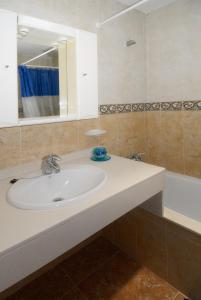 a bathroom with a sink and a mirror and a tub at Apartment Lima Prime Location Playa Blanca By PVL in Playa Blanca