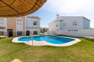 Basen w obiekcie Luna de Nerja lub w pobliżu