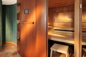 a wooden closet with two beds in a room at SalzWasserHerz Senhoog Luxury Holiday Homes ***** in Morsum
