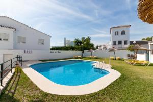Basen w obiekcie Luna de Nerja lub w pobliżu