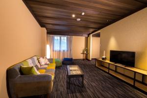 TV a/nebo společenská místnost v ubytování Shakespeare Hotel