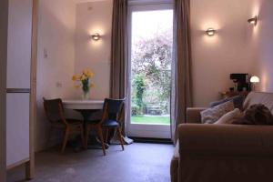 a living room with a table with a vase of flowers at Arnhem Studios in Arnhem +16 photos