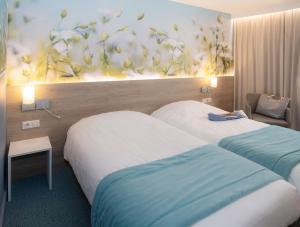 Cama ou camas em um quarto em Mercure Trouville Sur Mer