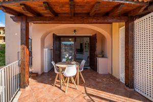 Patio o area all'aperto di Suite Home Simius