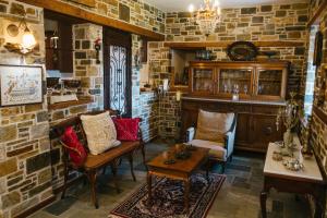 A seating area at Eudora Full Guest House