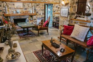 A seating area at Eudora Full Guest House