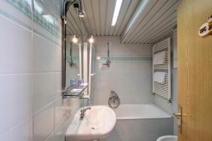 Residence Salvan tesisinde bir banyo