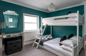 a bedroom with two bunk beds and a desk at Chocolate Box - Central- by Brighton Holiday Lets in Brighton & Hove