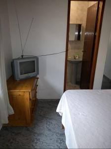 TV/trung tâm giải trí tại Casa Guaratuba espaçosa e confortável