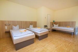 Postel nebo postele na pokoji v ubytování Das Gästehaus Puschendorf