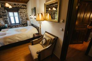 A bed or beds in a room at Eudora Full Guest House