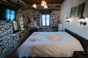 A bed or beds in a room at Eudora Full Guest House