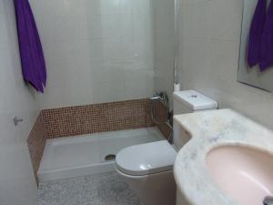 A bathroom at TABLERO 302, MAGNIFICO Apto 6 pax cerca PLAYA INGLES
