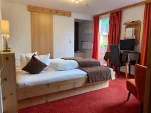 Posteľ alebo postele v izbe v ubytovaní Berghotel-Gasthof Gstrein