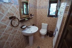 A bathroom at Eudora Full Guest House