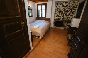 A bed or beds in a room at Eudora Full Guest House